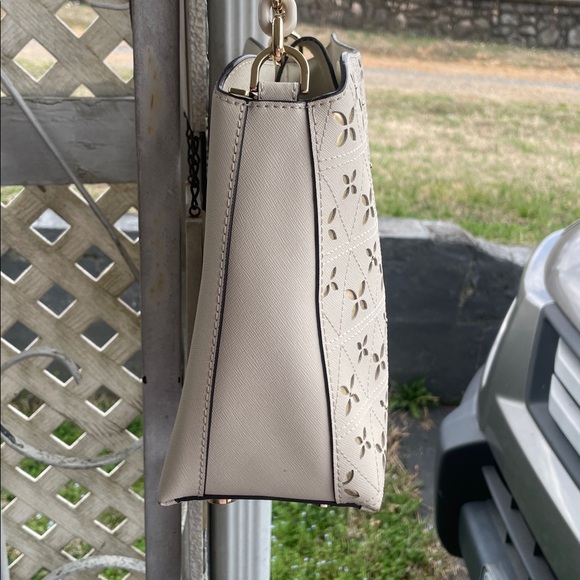🤍NEW🤍Michael Kors White and Gold Shoulder Bag - Picture 4 of 14